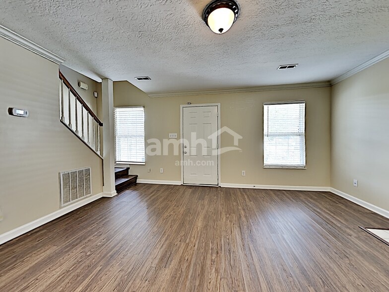 Building Photo - 1405 Randall Park Dr