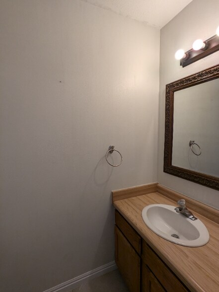 Building Photo - 341 E 2700 N