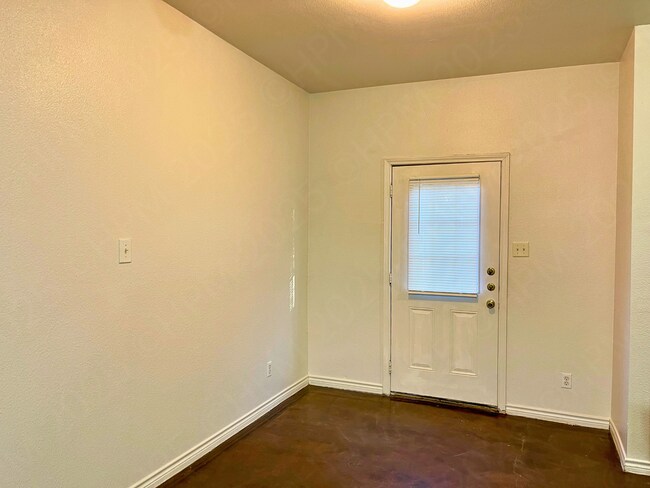 Building Photo - 8603 Kingsbury View