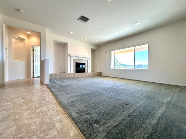 Building Photo - Single story 55+ community on golf course