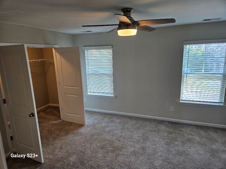 Building Photo - 131 Hunters Grove Dr