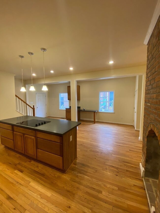 Building Photo - 1210 N 21st St