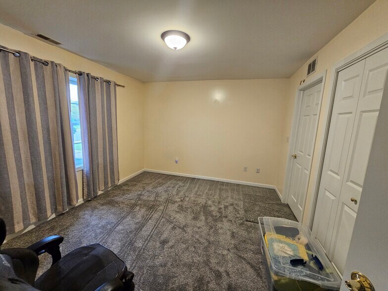 Building Photo - 607 Cambridge Ct