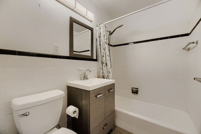 Building Photo - Cozy 2 bed/1 bath near Wash Park! Available NOW!
