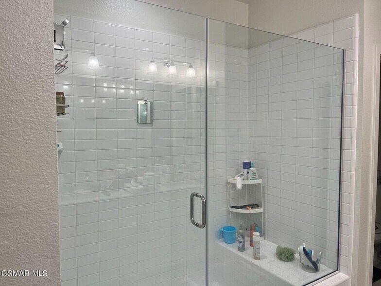 Building Photo - 140 Farmhouse Dr