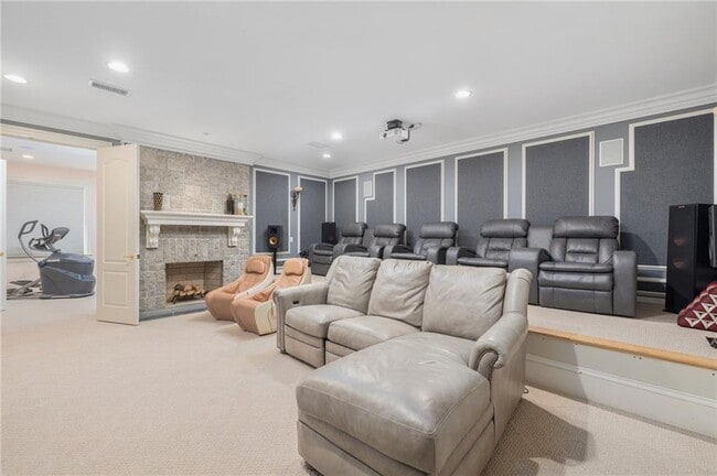 Building Photo - 524 Tillinghast Rd