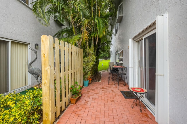 Building Photo - 11570 Briarwood Cir