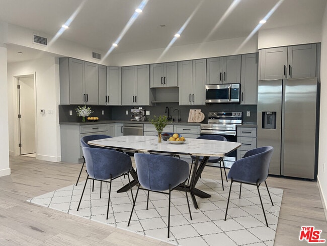 Building Photo - 10453 Etiwanda Ave