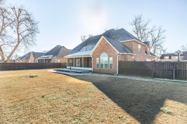 Building Photo - 201 Running Creek Dr