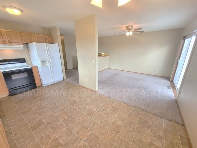 Building Photo - COZY 3 BD, 2 BA HOUSE IN NORTHWEST SIOUX FALLS!