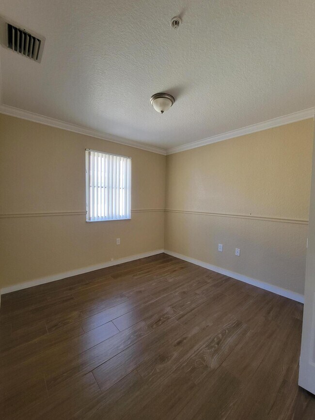 Building Photo - 1130 Shoma Dr