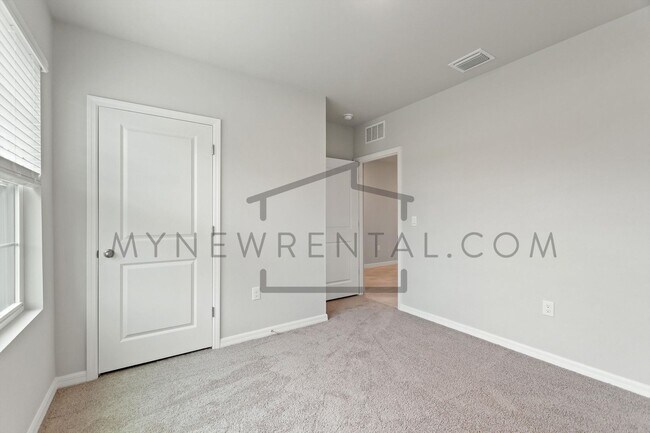 Building Photo - Deposit-Free! Modern, energy efficient hom...