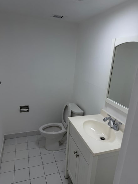 Building Photo - 13499 Biscayne Blvd