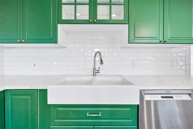 Building Photo - 5709 N Suwanee Ave