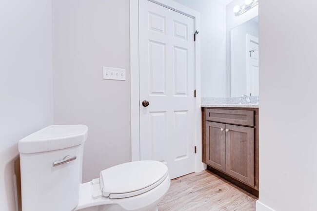 Building Photo - 3 Strafford Rd