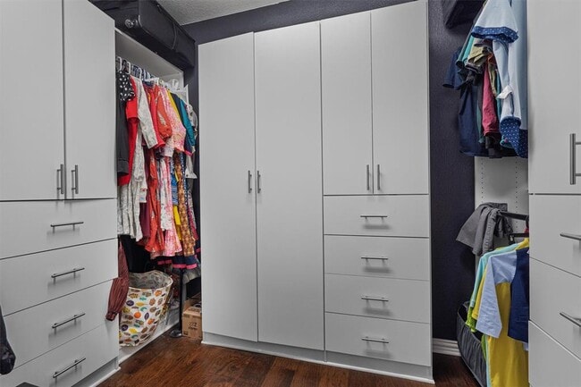 Building Photo - 138 Drury Ln