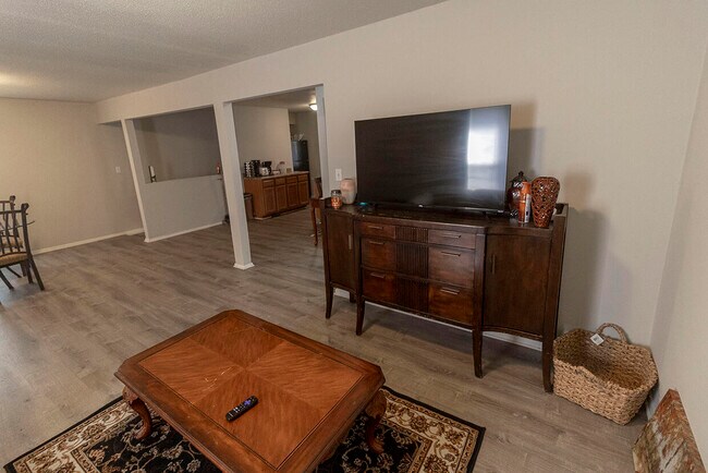 Building Photo - 204 Wheaton Ct