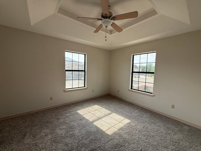 Building Photo - 1502 W Kiwi