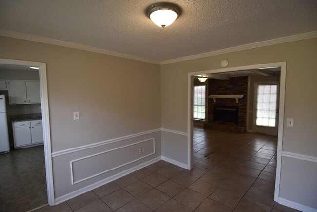 Building Photo - Stunning 5-Bedroom Home in Bartlett - Spacious, Elegant & Move-In Ready!