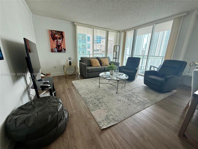 Building Photo - 1155 Brickell Bay Dr