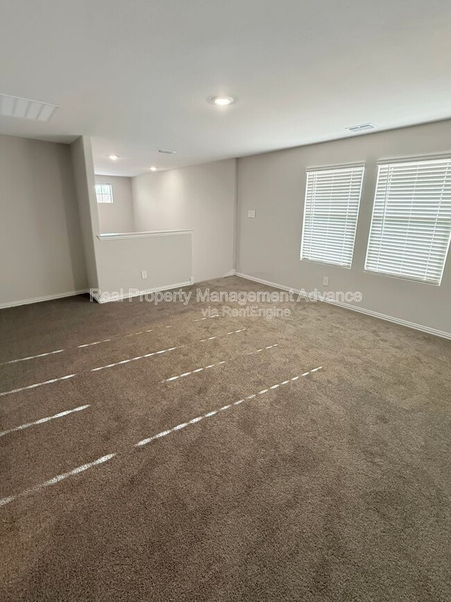 Building Photo - 614 Clover Crk Dr