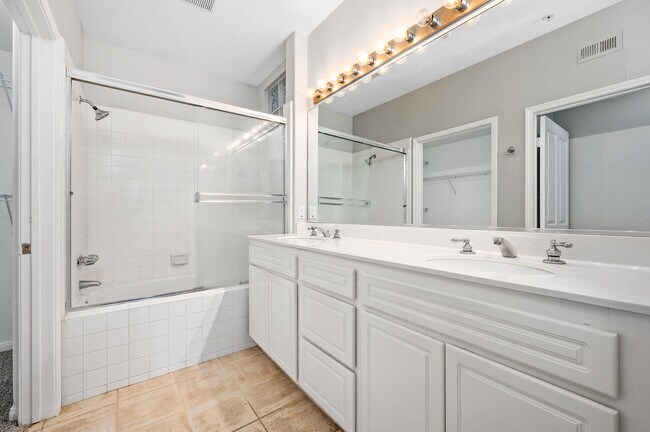 Building Photo - 2726 Dunstan Dr