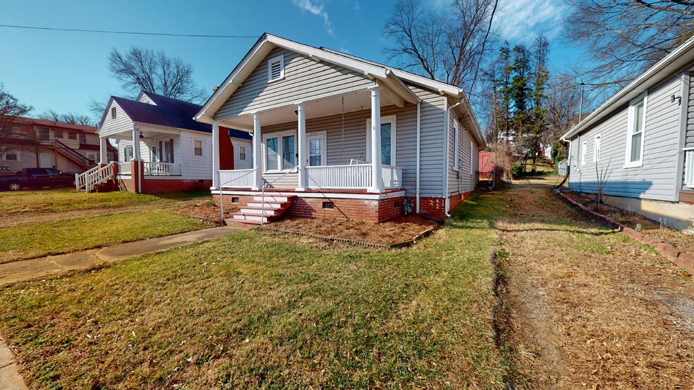 Building Photo - 308 Montague St