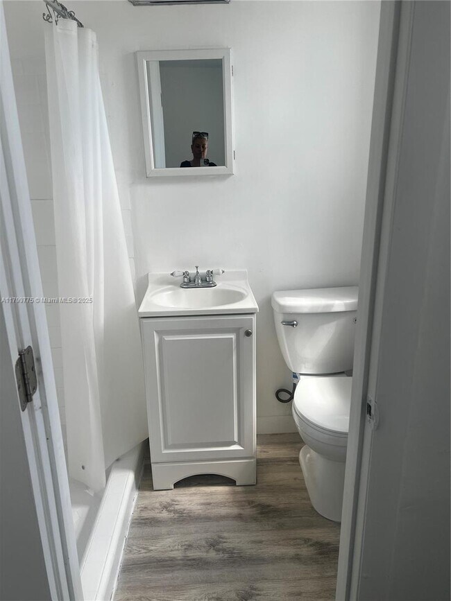 Building Photo - 1608 Drexel Ave