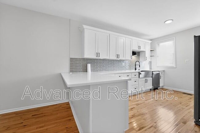 Building Photo - 611 Grundy St