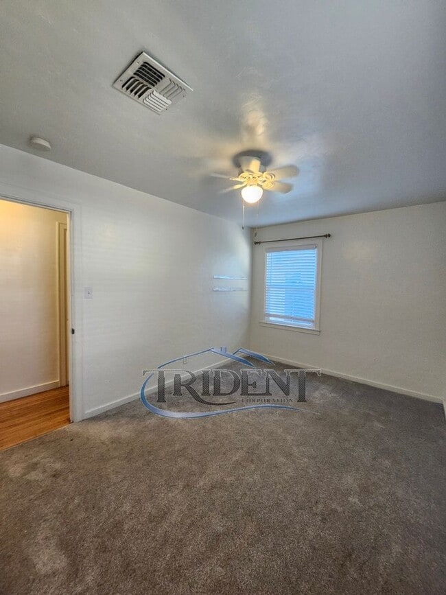 Building Photo - 1117 Divver St