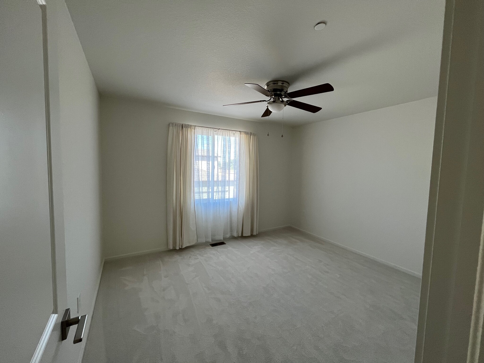 Second bedroom - 5030 McKinnon Ct