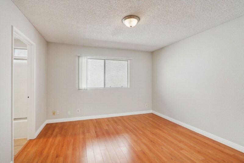 Building Photo - 626 E Verdugo Ave