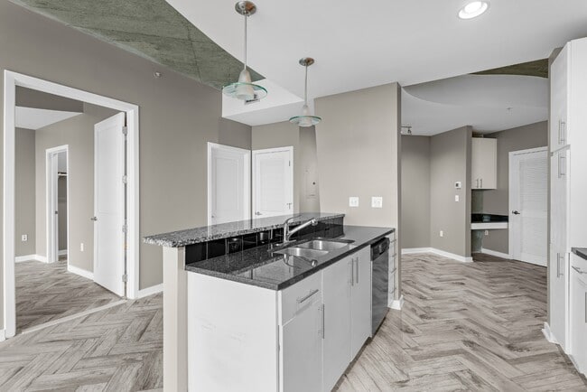 Building Photo - Uptown Condo with AMAZING VIEW!
