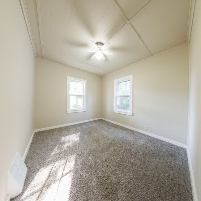 Building Photo - Cozy 2 Bedroom 1 Bath