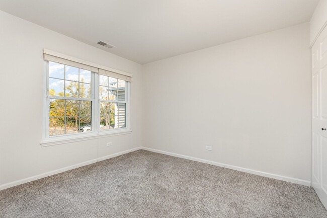 Building Photo - 135 President Ct