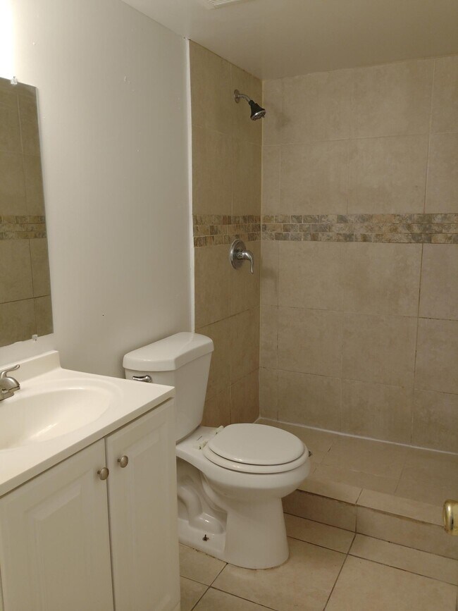 Building Photo - 407 Executive Center Dr