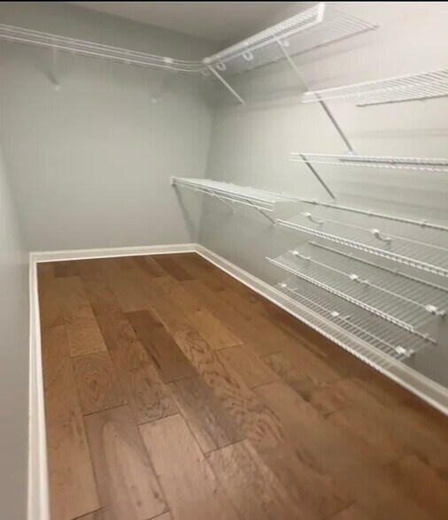 Empty Master Closet - 644 Osprey Cir