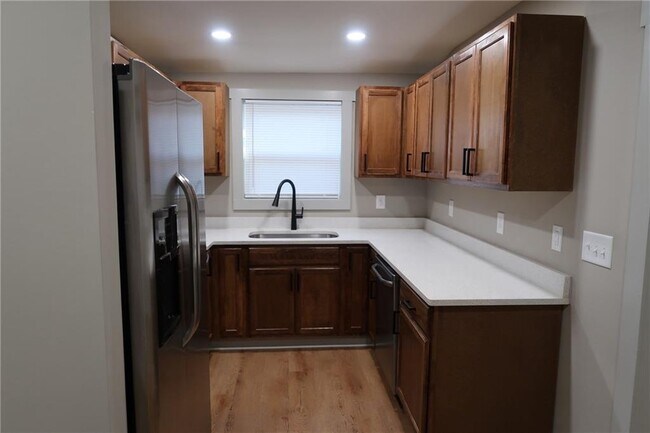 Building Photo - 7 N Annie St