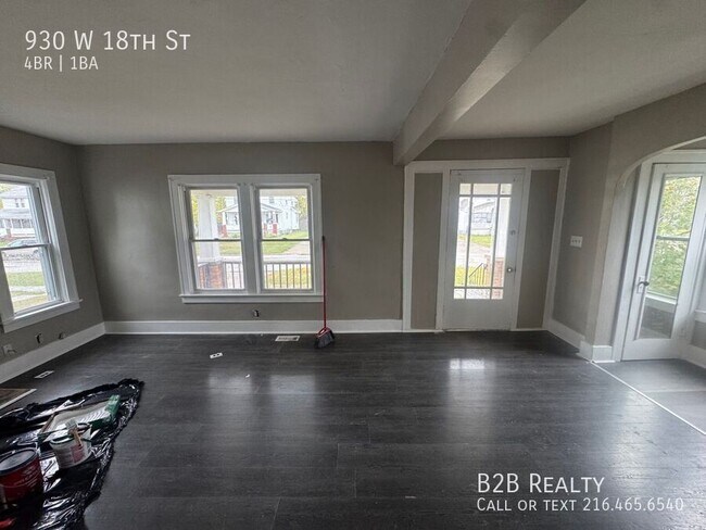 Building Photo - 930 W 18th St