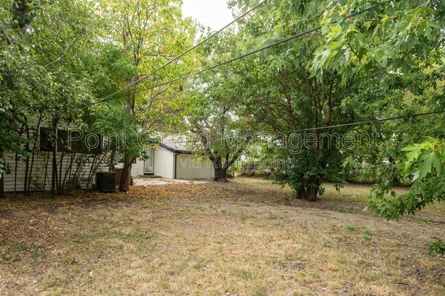 Building Photo - 1716 N Harvard Ave