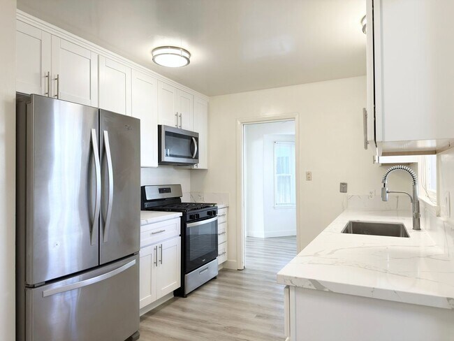 Building Photo - Coastal Charm Full of Upgrades!