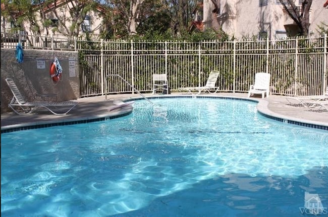 Building Photo - 2 bed, 1 bath Spring Time condo