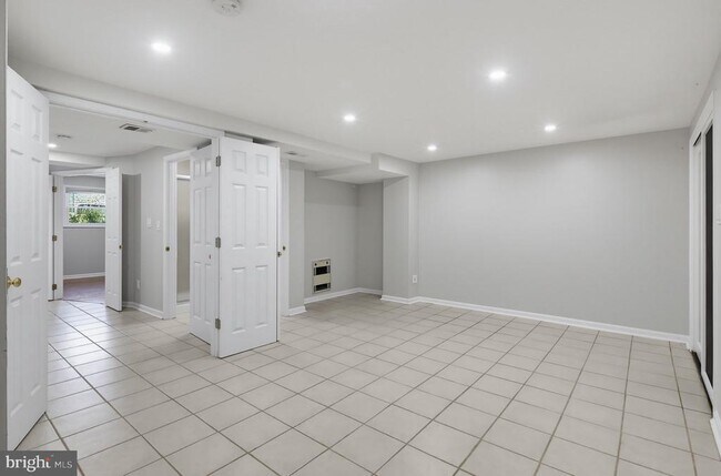 Building Photo - 7779 Chatfield Ln