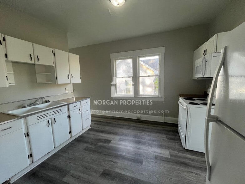 Building Photo - 225 N 10th St