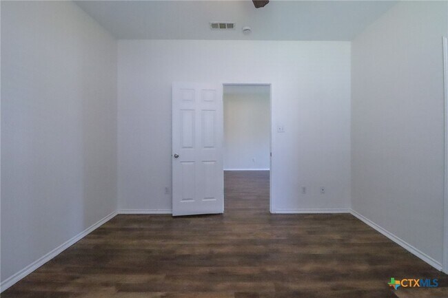 Building Photo - 7819 Bridgepointe Dr