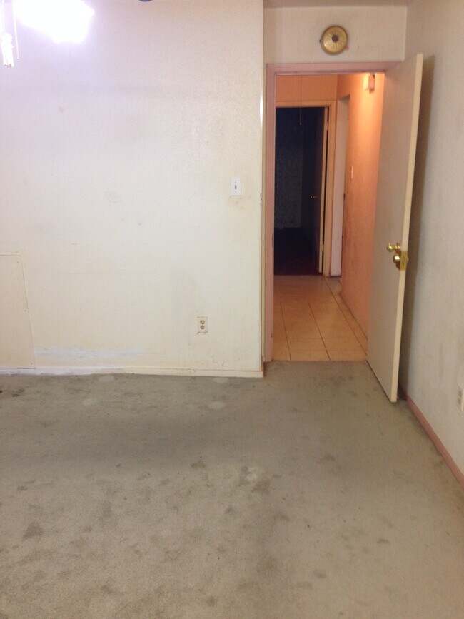 Building Photo - 2424 Oakmere Dr