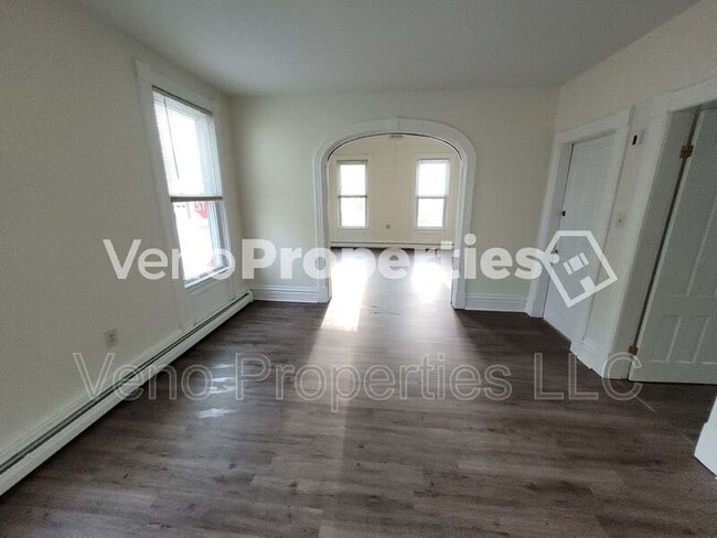 Building Photo - 1850 8th Ave