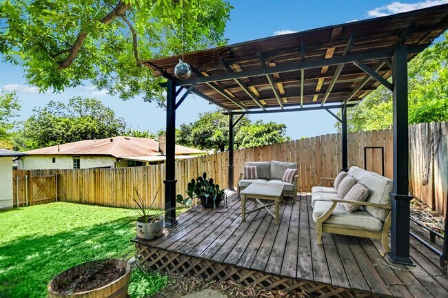 Building Photo - 6508 Sunnysky Way