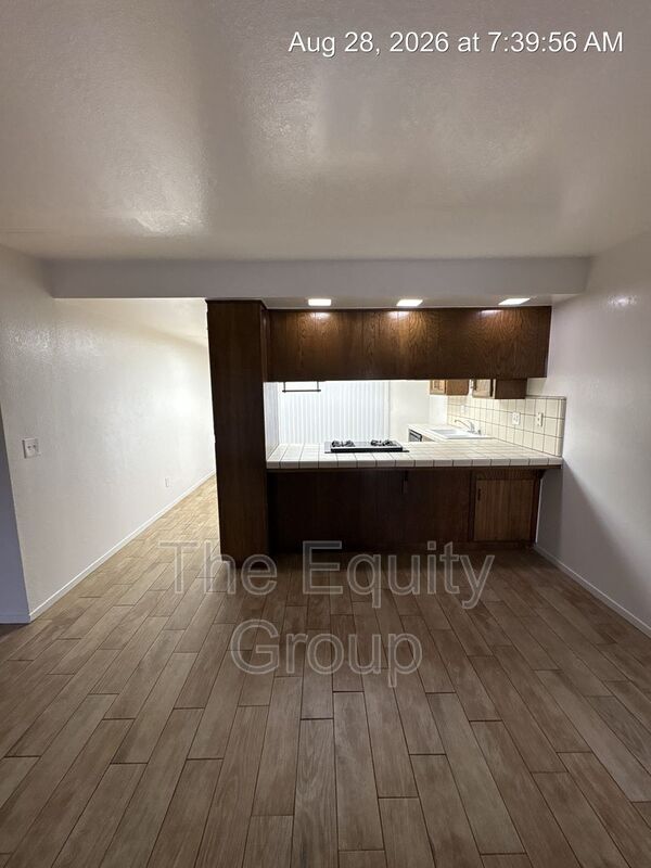 Building Photo - 2025 S Pinkham St