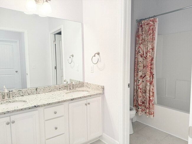 Building Photo - 590 Las Roblas Grande Dr